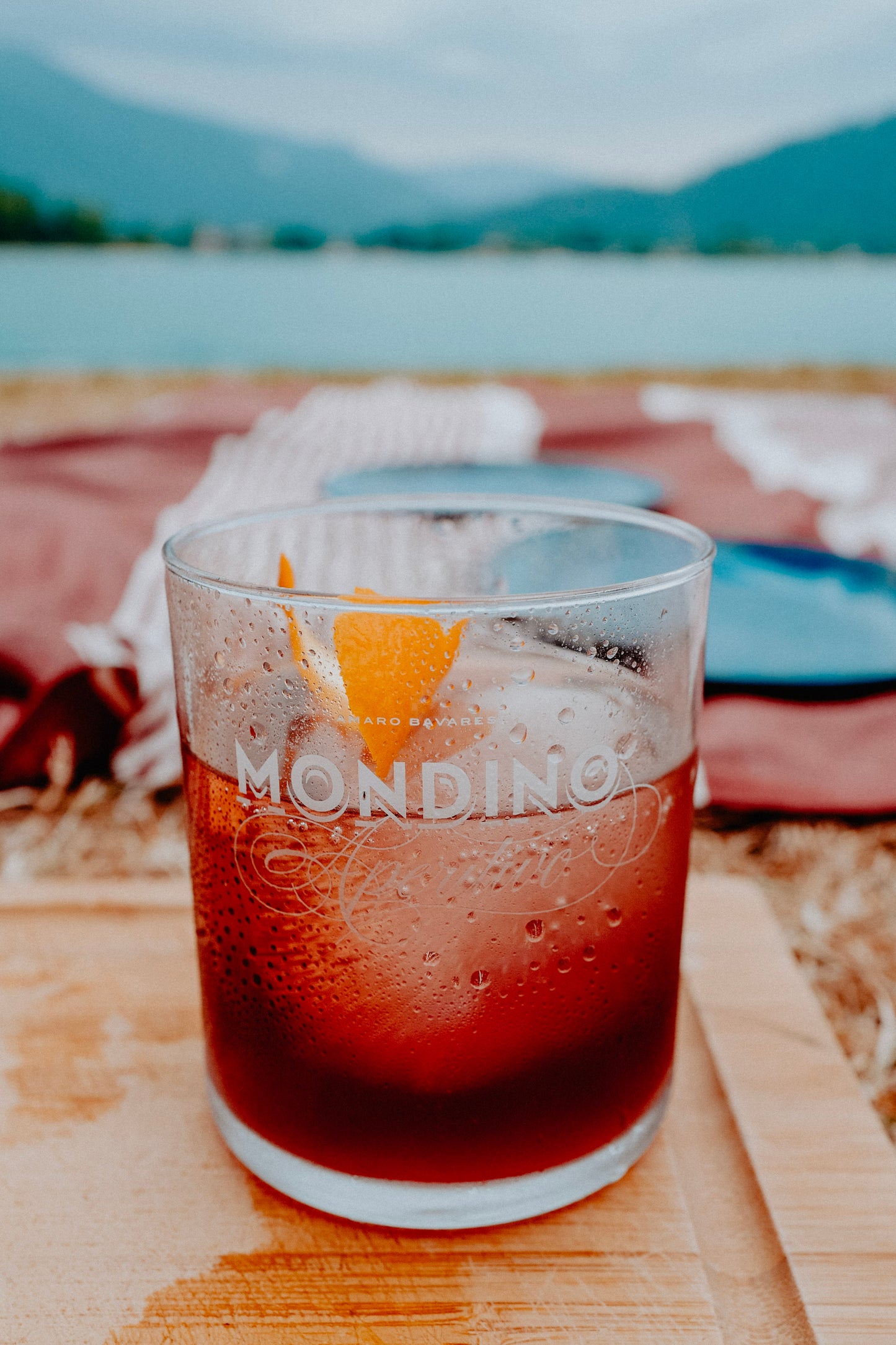 Mondino SENZA Alkoholfrei on the rocks